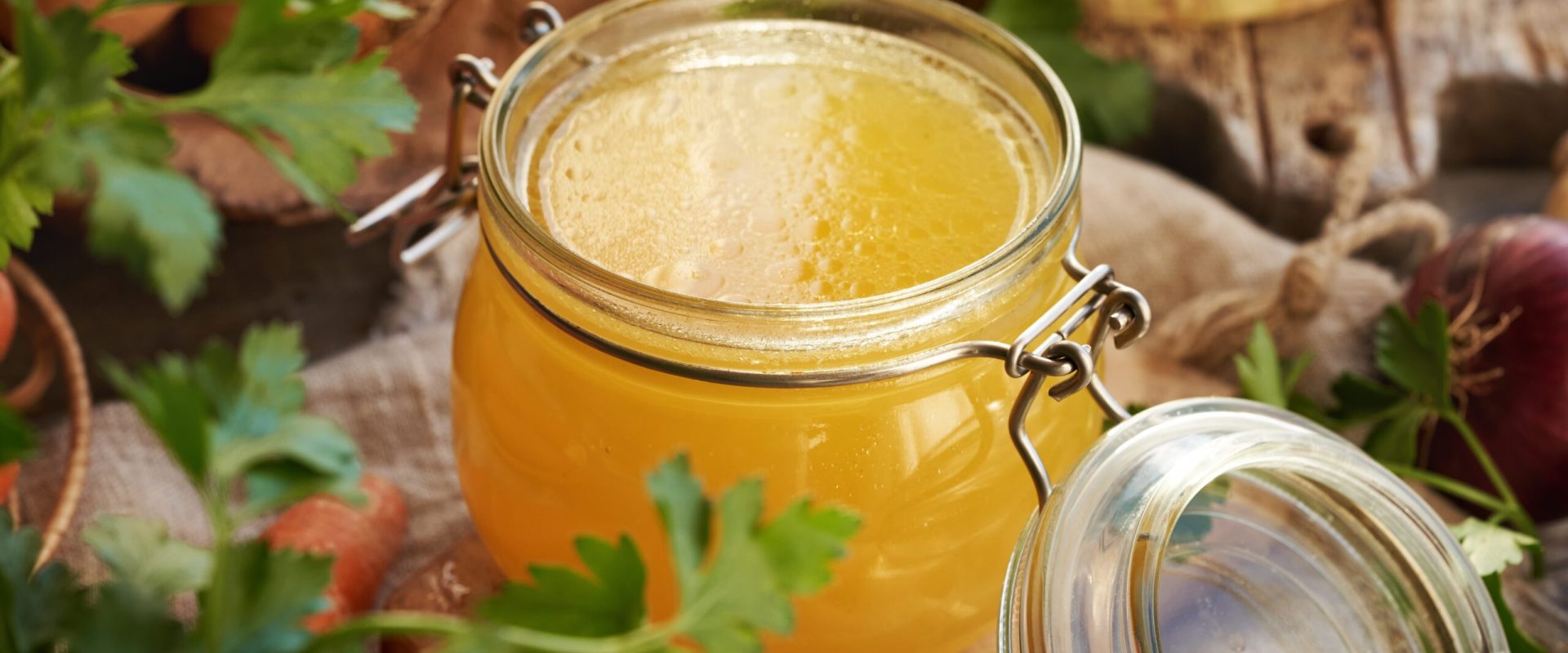 Supe și ciorbe din toată lumea: De ce ne plac atât de mult zeamurile calde