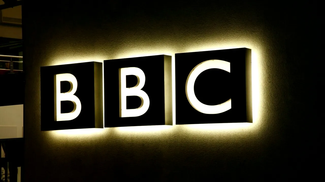 BBC concediază până la 2.000 de angajați: Cea mai amplă restructurare din ultimii 15 ani