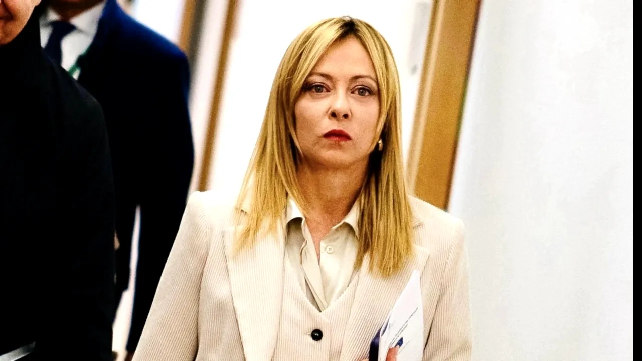 Atac fără precedent la TV rusă: Meloni, ținta. Ambasadorul Moscovei, convocat la Roma