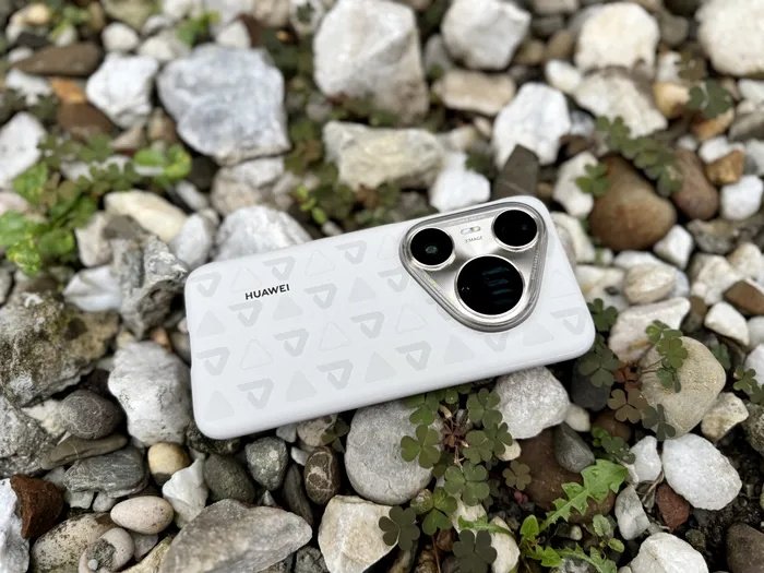 Noul telefon HUAWEI Mate 80 Pro Max Fan Edition, cu sistem de răcire activă, promite performanțe de top fără supraîncălzire, marcând o posibilă schimbare de paradigmă în industria smartphone-urilor