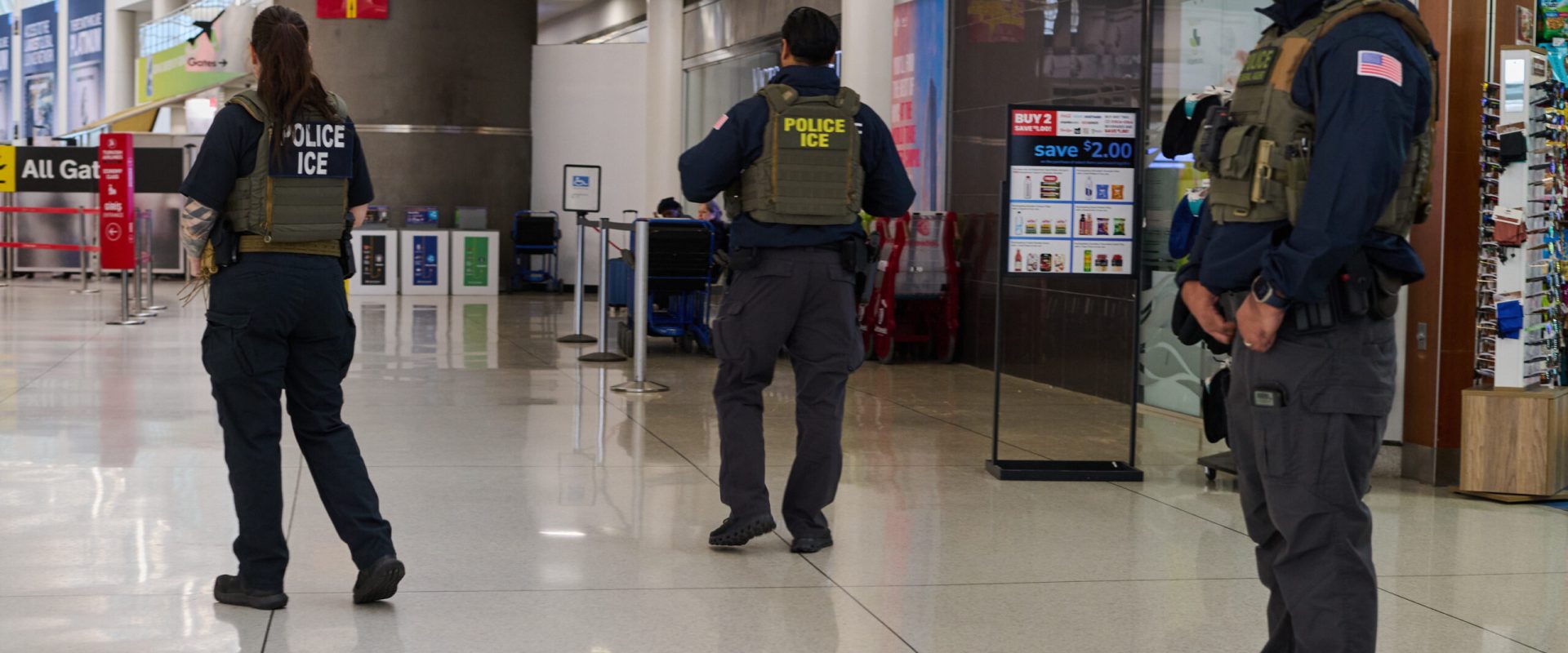 ICE a deportat sute de mii de oameni: Jumătate din promisiunile lui Donald Trump