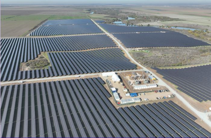 # Undă verde pentru un parc fotovoltaic uriaș la Iepurești: ANRE decide pe 7 aprilie Comitetul de Reglementare al Autorității Naționale de Reglementare în Energie (ANRE) va lua o decizie importantă în ședința din 7 aprilie: acordarea autorizației de înființare pentru Centrala Electrică Fotovoltaică (CEF) Iepurești