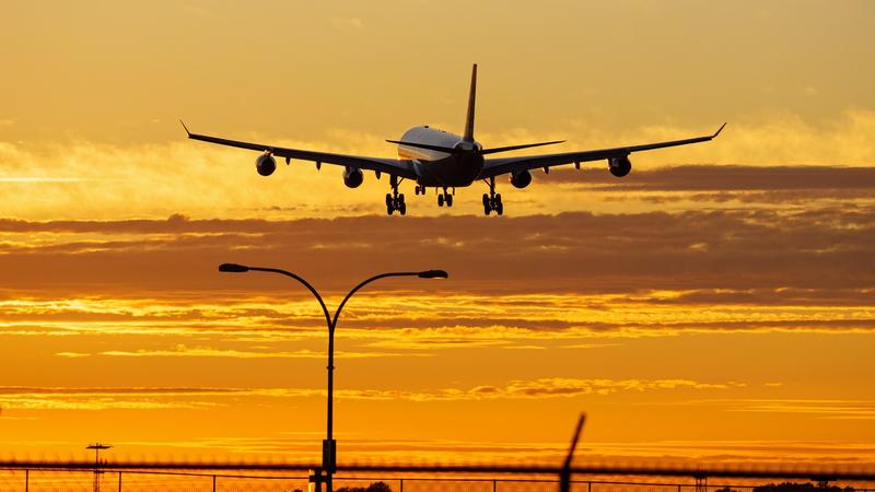 Criza aviatică se adâncește: Scumpiri la orizont după avertismentele Ryanair și Lufthansa București – Sectorul aviatic european se confruntă cu o perioadă de incertitudine majoră, după ce mai multe companii aeriene au tras semnale de alarmă cu privire la viitorul apropiat