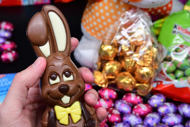 Un vânzător Waitrose, concediat după ce a oprit un hoț de ciocolată Un angajat al lanțului britanic de supermarketuri Waitrose, cu o vechime de 17 ani, a fost concediat la scurt timp după ce a încercat să oprească un hoț care fura figurine de ciocolată de Paște