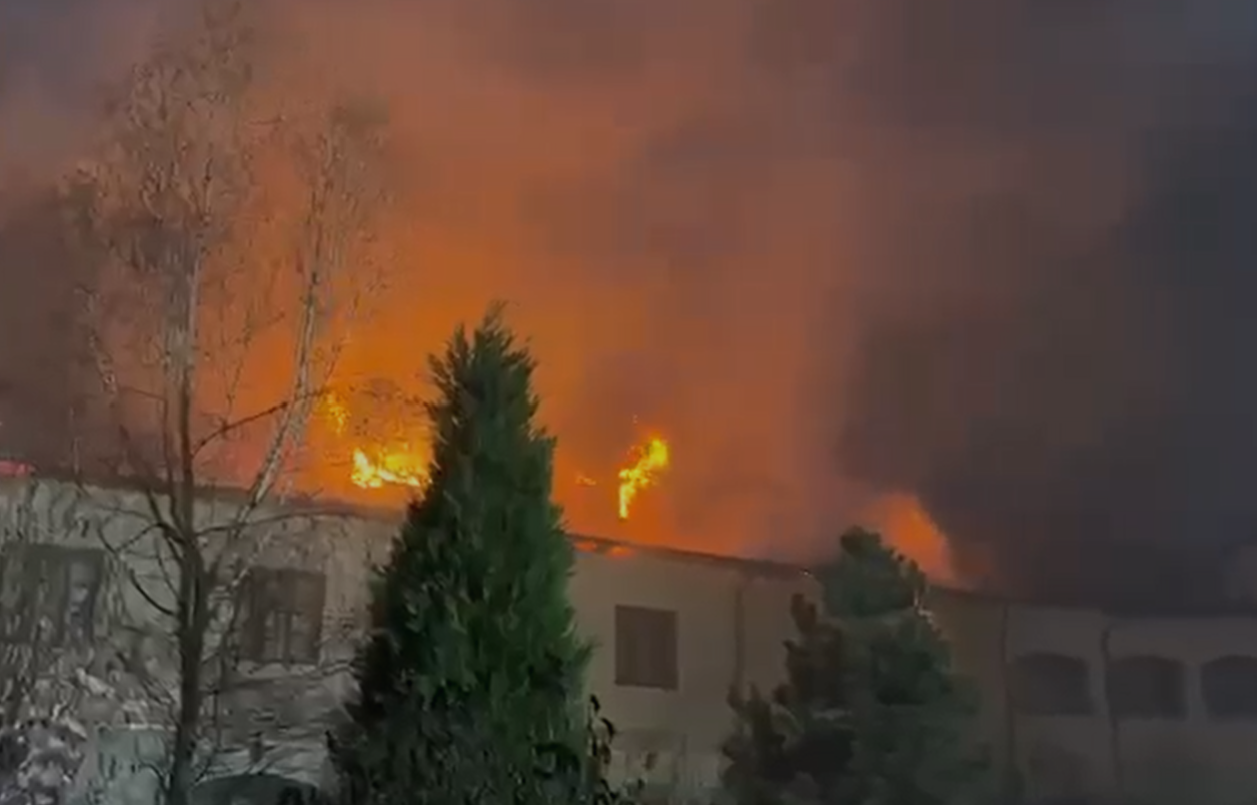 Incendiu devastator la Mănăstirea Bistrița din Vâlcea, pompierii au intervenit
