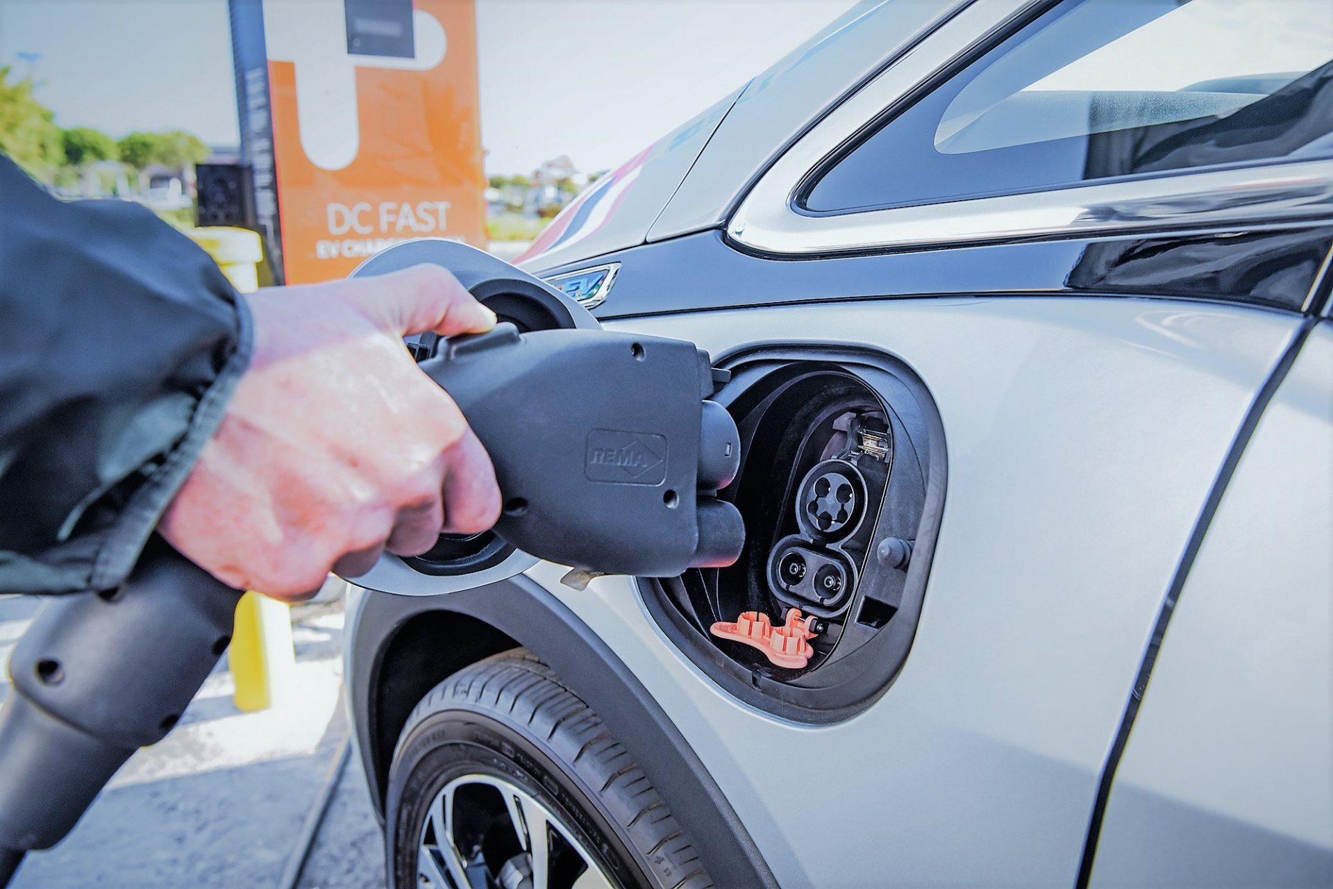 Abonamente la energie: Acasă sau stații publice?