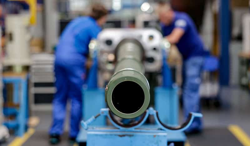 Reprezentanții industriei naționale de apărare solicită urgent un plan concret pentru dezvoltarea capacităților de producție, adaptat noilor riscuri de securitate din regiune
