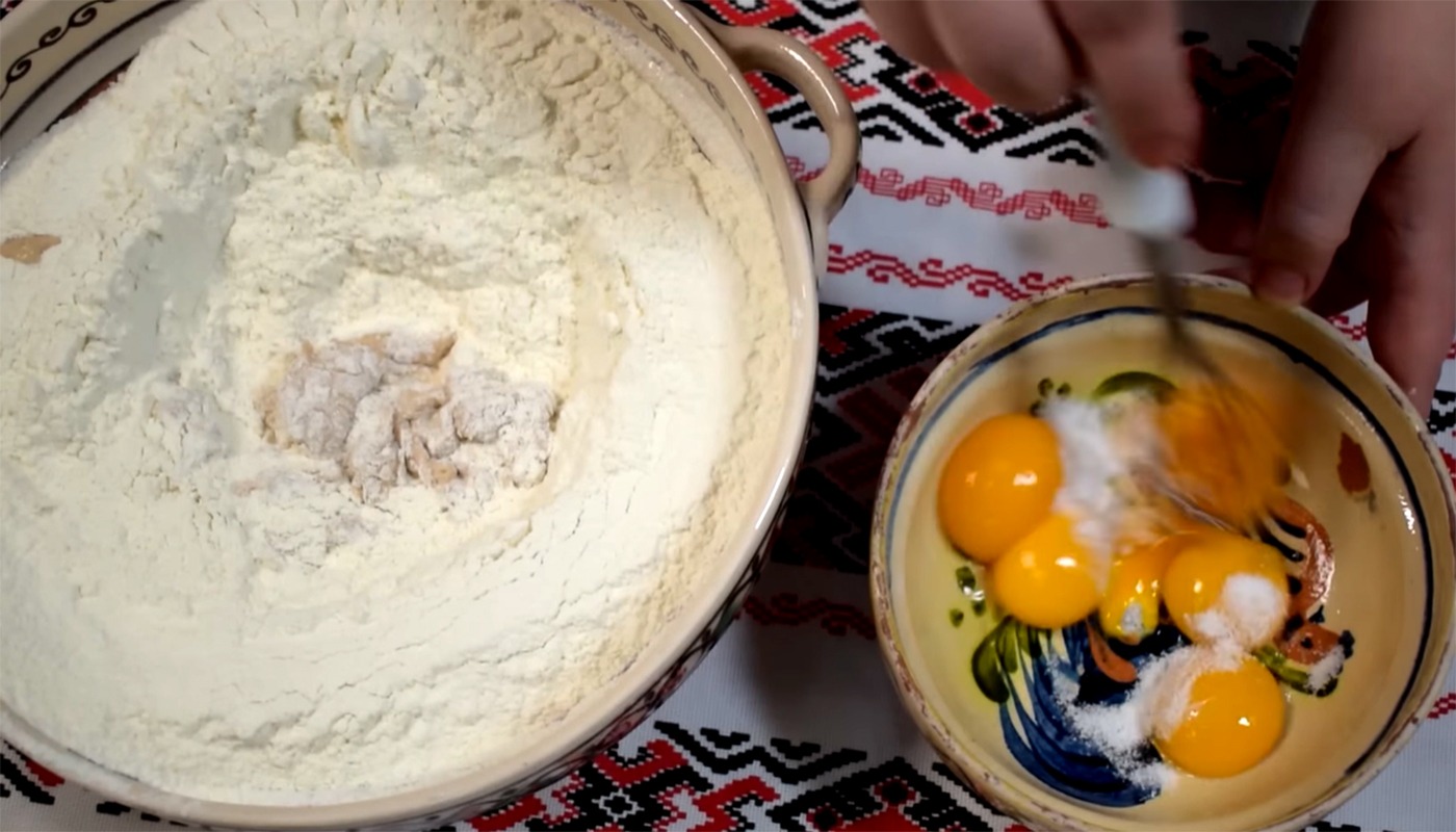 Cozonacul, o Aventura Culinară: Secretele unui Aluat Perfect Bucătarii și gospodinele din România știu că prepararea cozonacului este o provocare