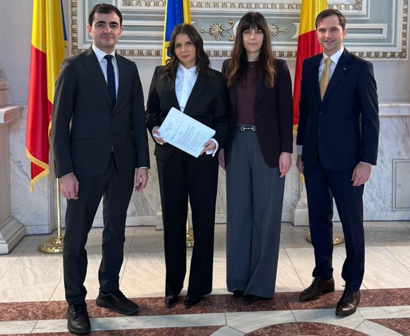 Un nou proiect de lege, susținut de parlamentari de la PNL, USR, PSD, AUR, UDMR și deputați neafiliați, propune introducerea în România a unui sistem de conturi de pensii private similar cu cele de tip 401(k) și IRA din SUA