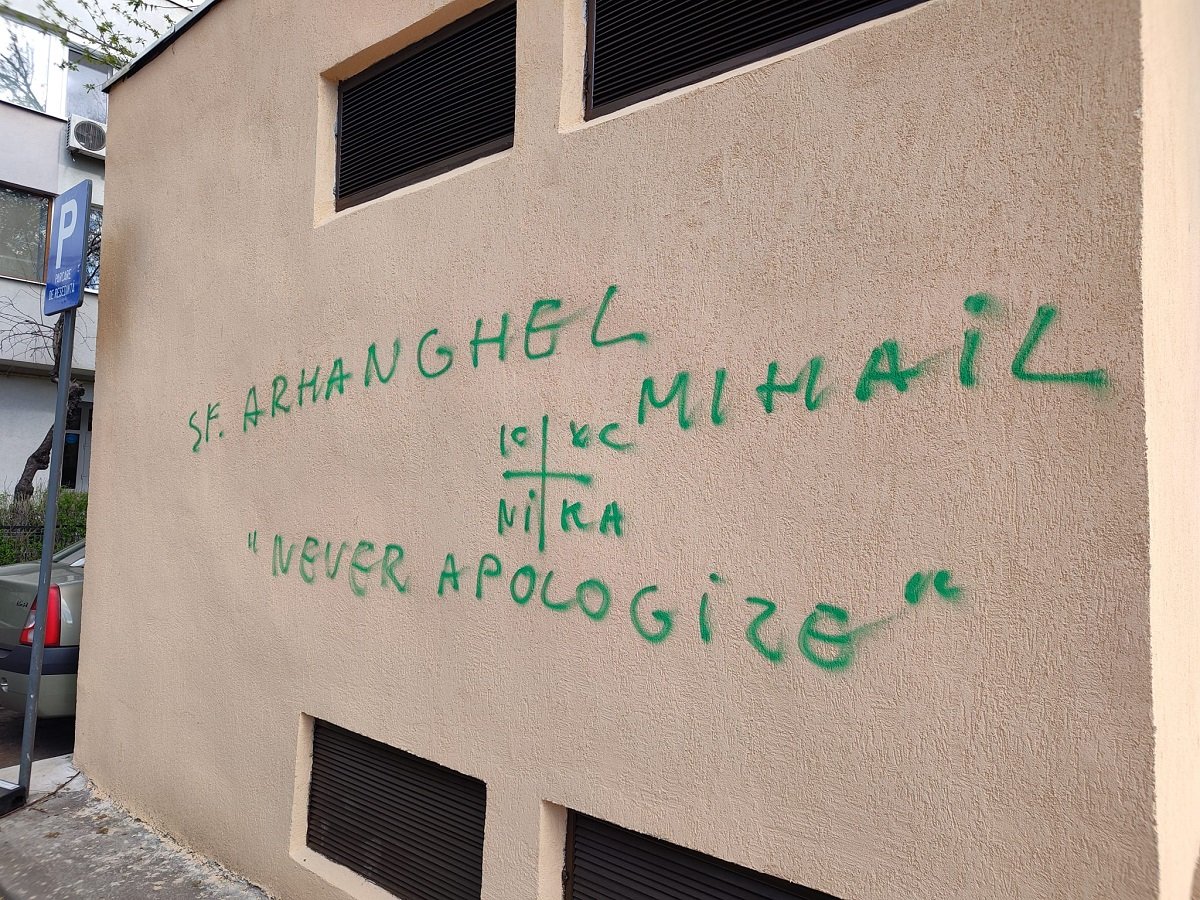 Mai multe mesaje cu tentă neolegionară au fost descoperite recent pe zidurile unor clădiri din București, potrivit informațiilor primite de la un cititor