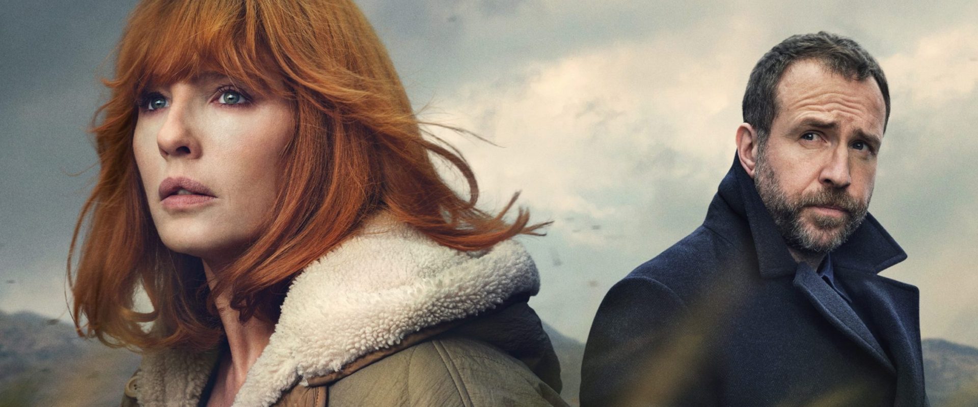 Serialul „Under Salt Marsh”, un thriller captivant cu elemente de dramă psihologică, promite să țină cu sufletul la gură telespectatorii, începând cu premisele unei crime într-un oraș galez fictiv