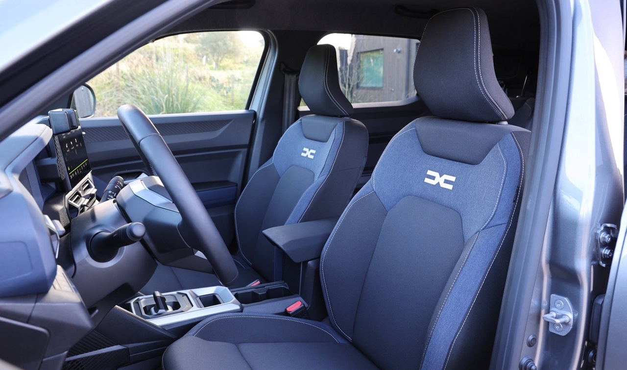 Italienii, cuceriți de noul Dacia Duster: „Designul redefinește esențialul modern” Noul Dacia Duster continuă să impresioneze, de data aceasta cucerind inimile italienilor cu interiorul său modernizat și dotările tehnologice îmbunătățite