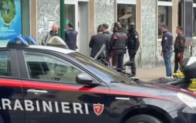 Autorii fug de carabinieri, clădirea era înconjurată: Urmărire ca în filme