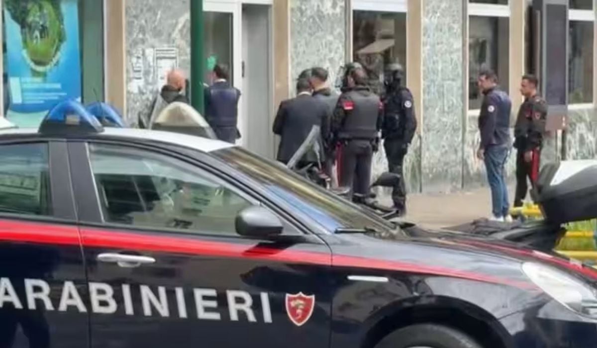 Autorii fug de carabinieri, clădirea era înconjurată: Urmărire ca în filme