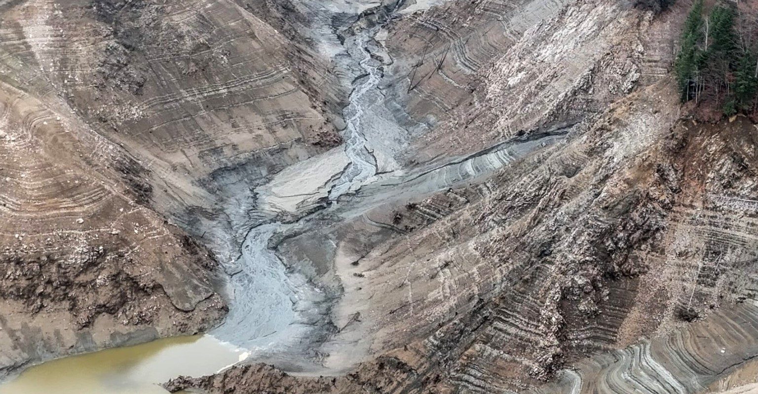 Hidroelectrica începe umplerea controlată a lacului Vidraru