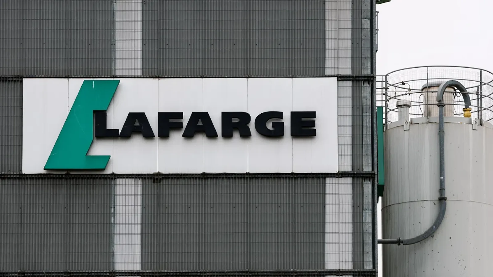 Lafarge, vinovată: Holcim a finanțat jihadiștii din Siria