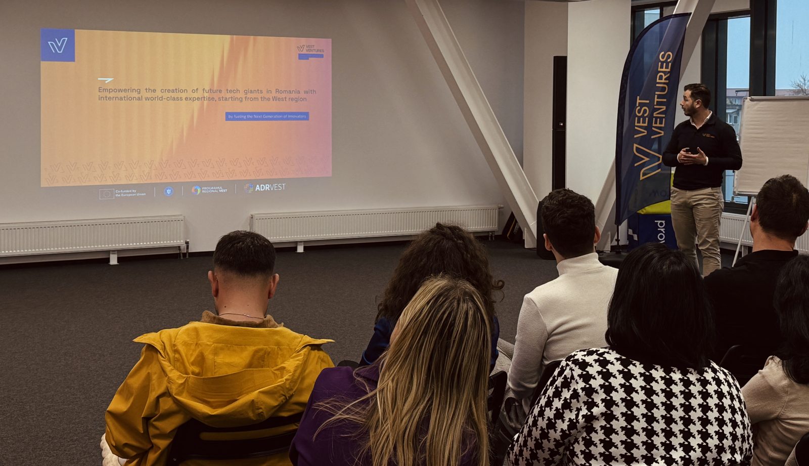 Nouă startup-uri din România și Europa, selectate pentru un program de accelerare finanțat cu fonduri europene Timișoara – Nouă startup-uri din România și Europa au fost selectate din aproape 100 de aplicații pentru a participa la prima cohortă a programului de accelerare Vest Ventures