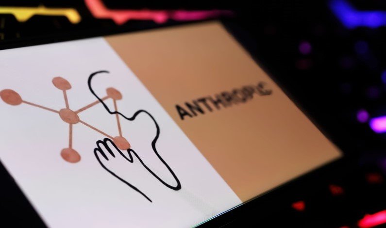 Startup-ul Anthropic, gigantul tehnologic AMAZON și alte companii lansează un model AI pentru securitate cibernetică Startup-ul de inteligență artificială Anthropic, alături de companii majore precum AMAZON, Microsoft și APPLE, a lansat o inițiativă amplă care va permite testarea unui model AI avansat, cu accent pe securitatea cibernetică