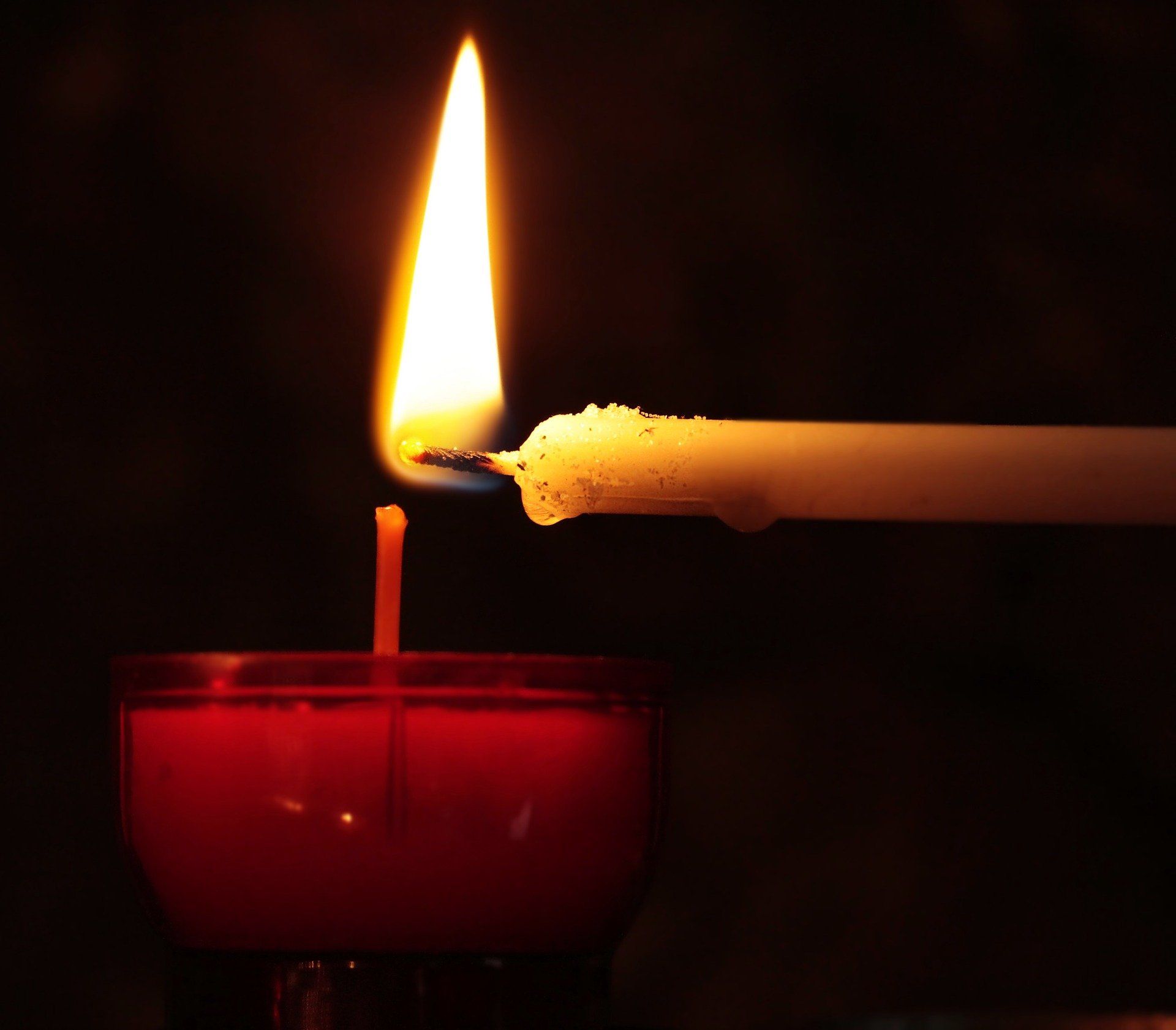 Patriarhia Română asigură aducerea Sfintei Lumini de la Ierusalim Patriarhia Română a obținut un culoar special de zbor pentru a aduce Sfânta Lumină de la Ierusalim în Sâmbăta Mare