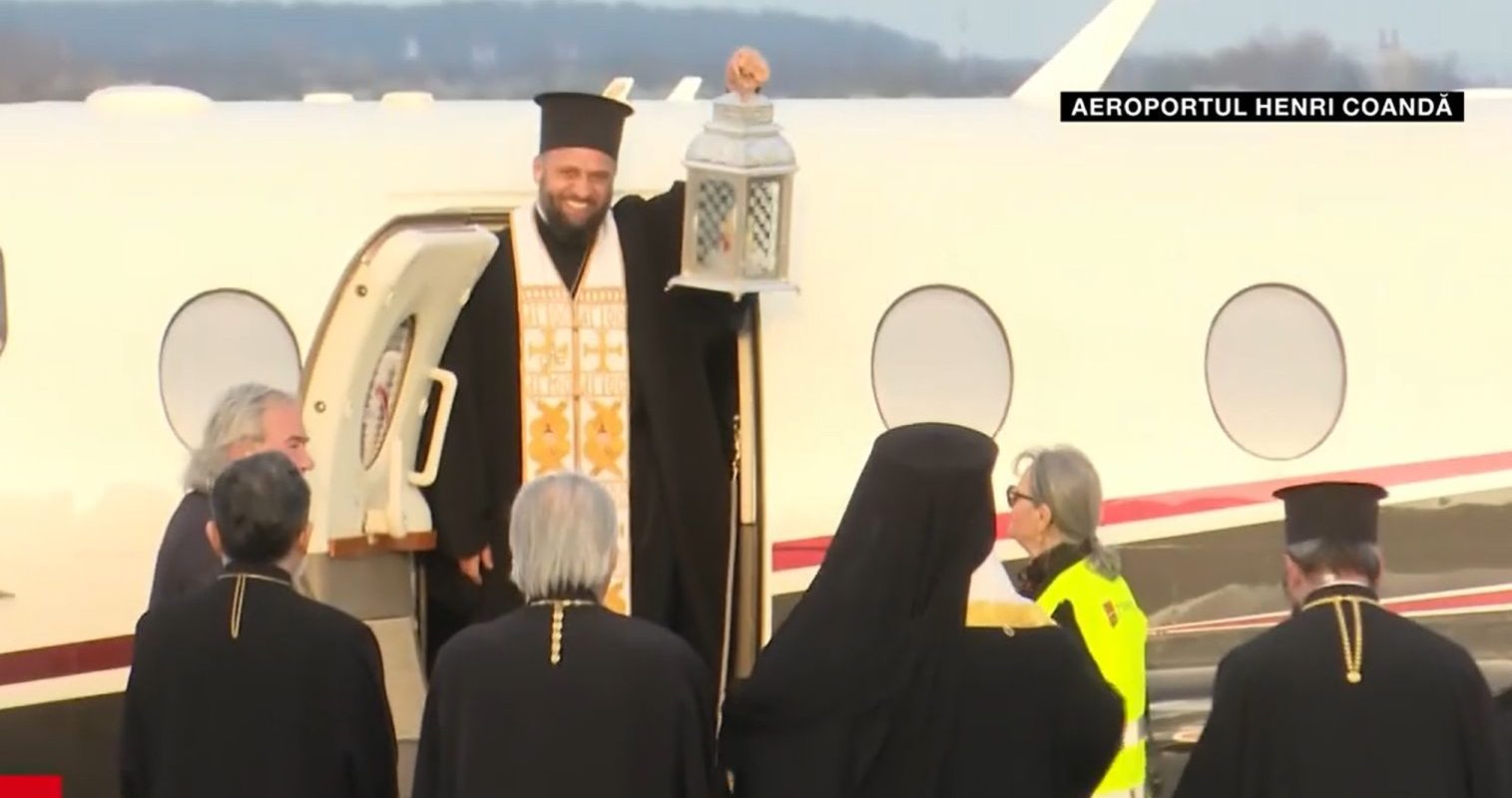 Lumina Sfântă din Ierusalim a ajuns în România: Mesajul de speranță