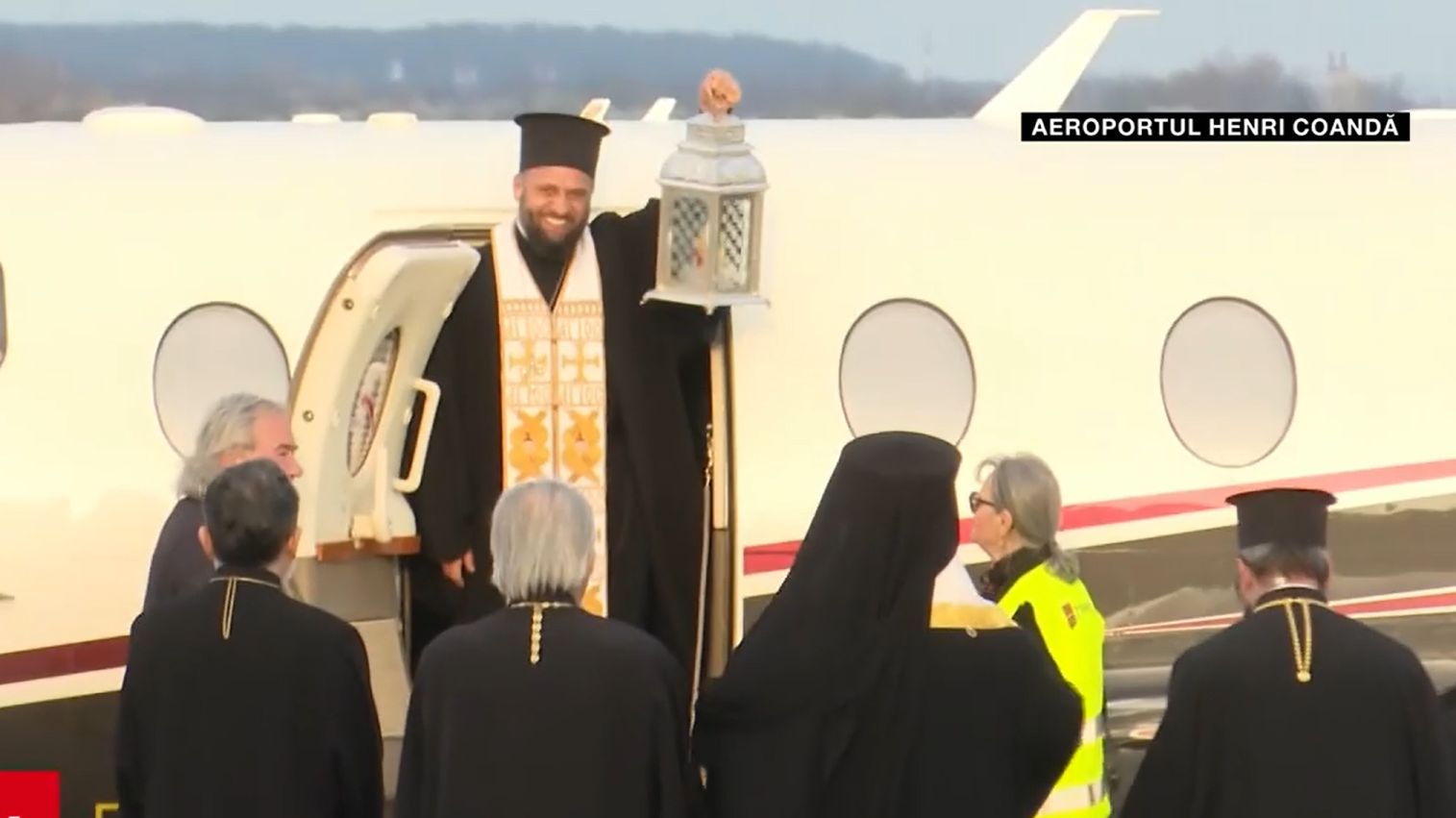 Lumina Sfântă din Ierusalim a ajuns în România: Mesajul de speranță