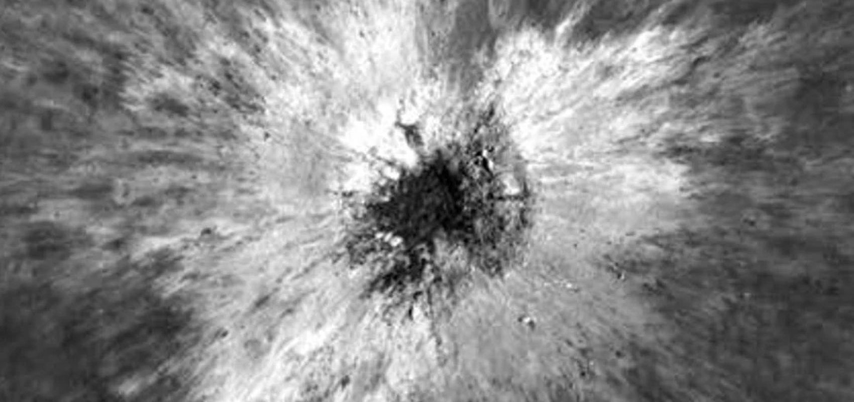 Nou CRATER pe Lună, IMORTALIZAT de NASA: Are 225 de metri!