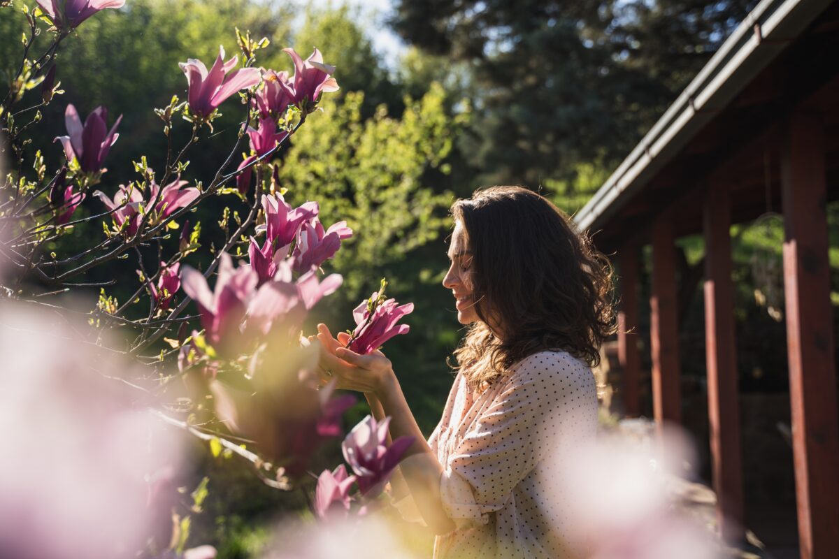 Copacul norocos: Plantat în aprilie schimbă viața, spune tradiția din România