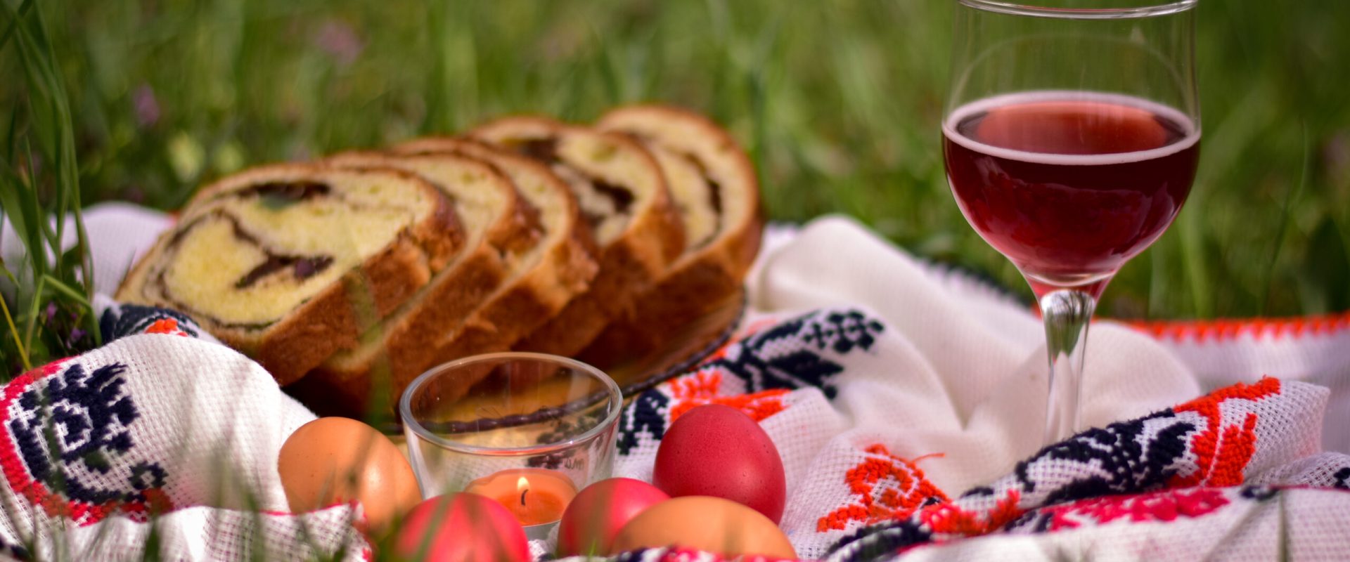 Cât ne costă festinul pascal în 2026? Scumpiri usturătoare pentru români?