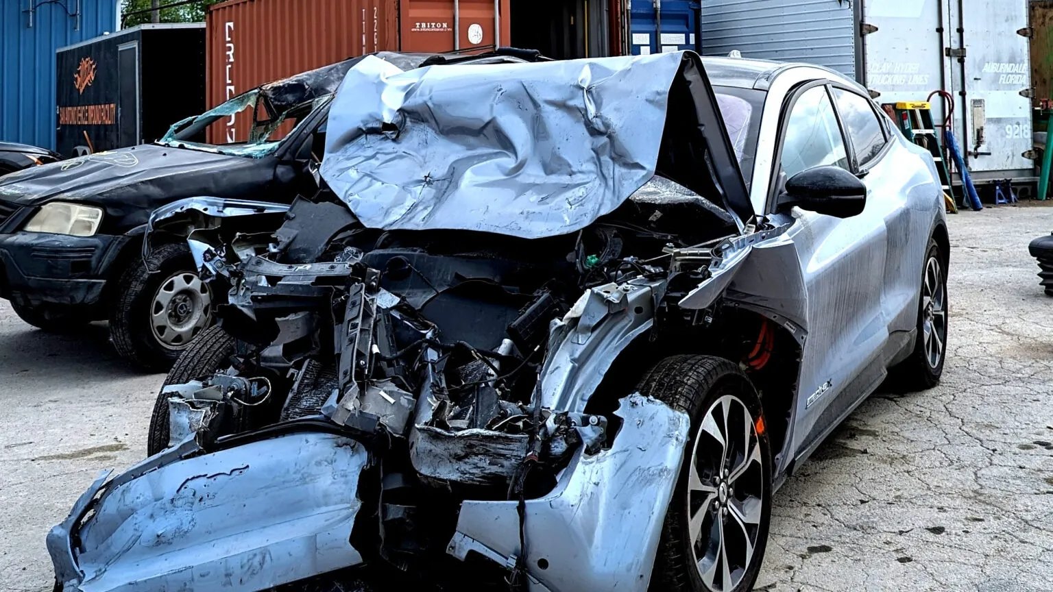 Sistemul BlueCruise de la FORD, sub lupa autorităților americane, după două accidente fatale Agenția americană pentru Siguranța Transporturilor (NTSB) a lansat un raport critic despre sistemul de asistență pentru șofer BlueCruise, dezvoltat de FORD