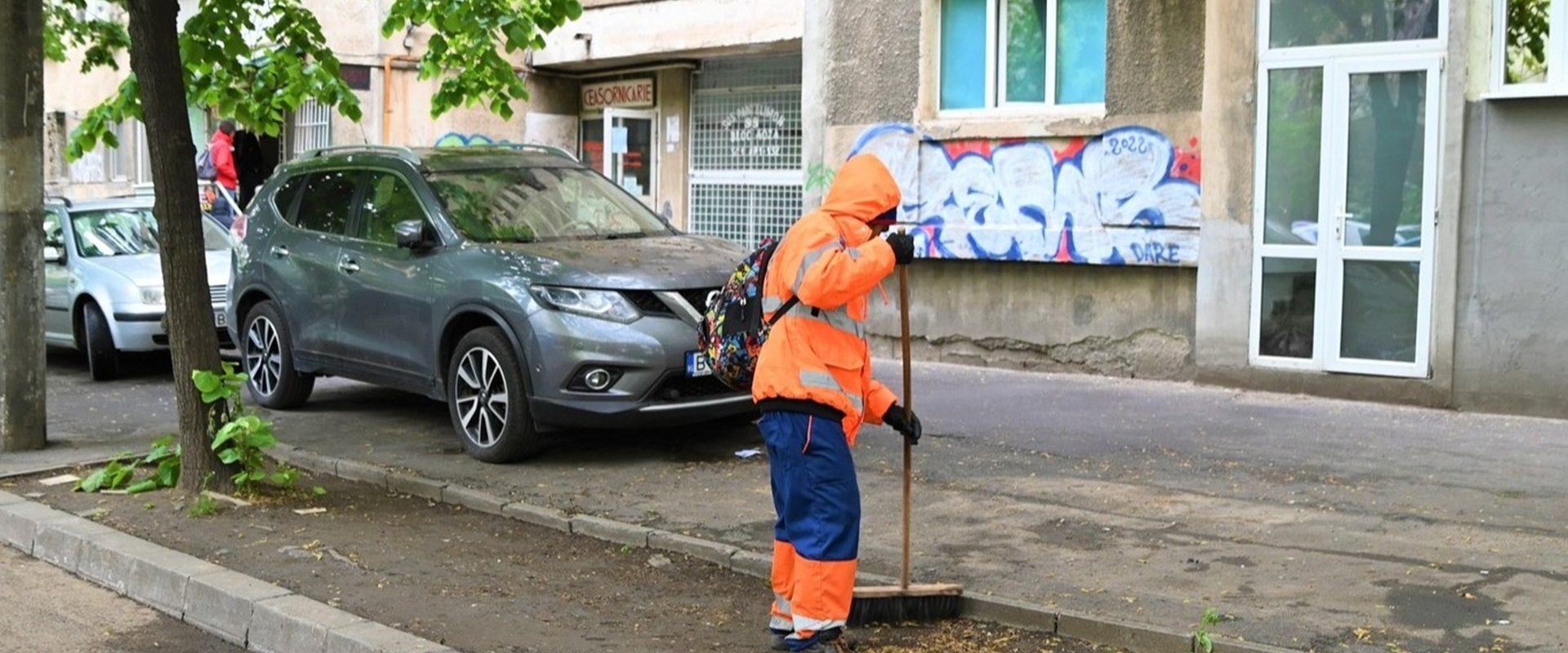 Sectorul 2: Aproape 100.000 de euro pentru măturat „fantomă”