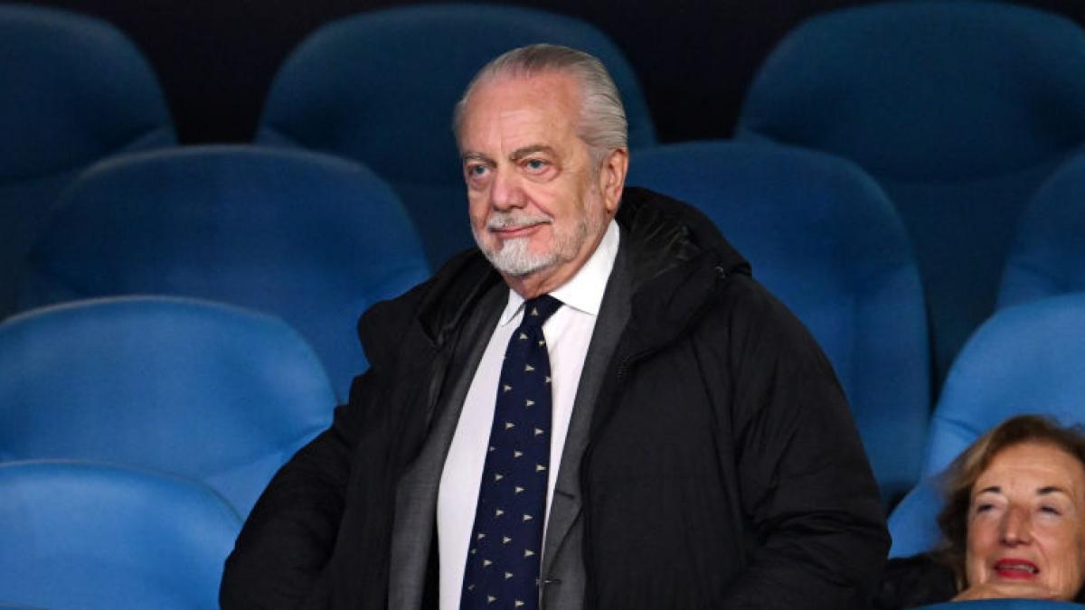 Șoc în fotbal: Napoli vrea meciuri de 50 de minute și fără cartonașe!