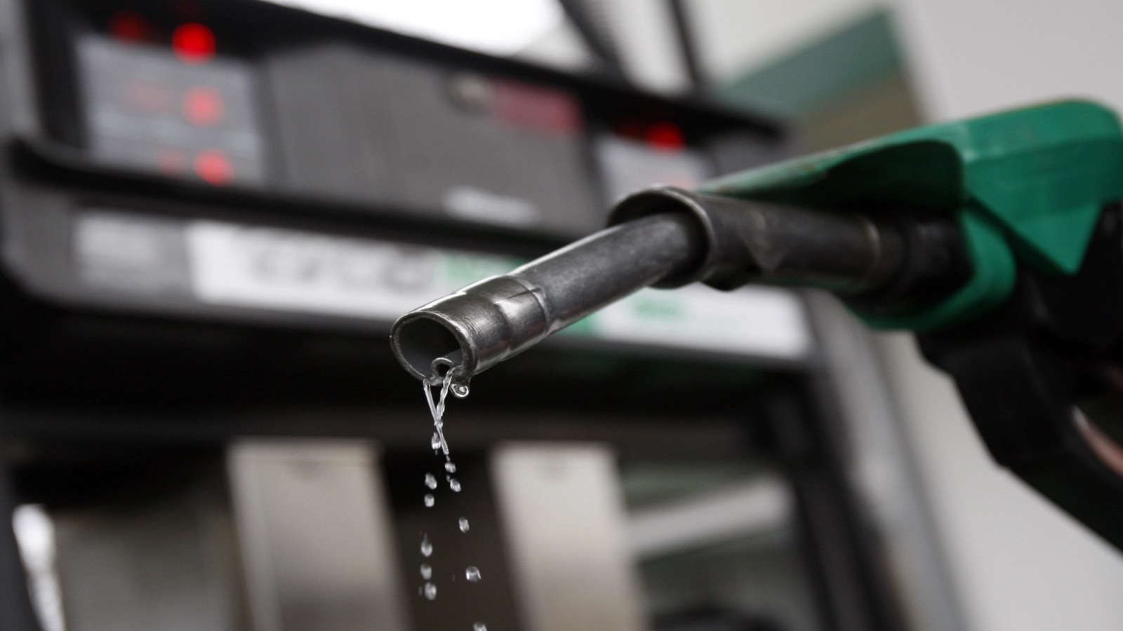 Benzina și motorina, mai ieftine-n Moldova: ANRE a publicat noile prețuri