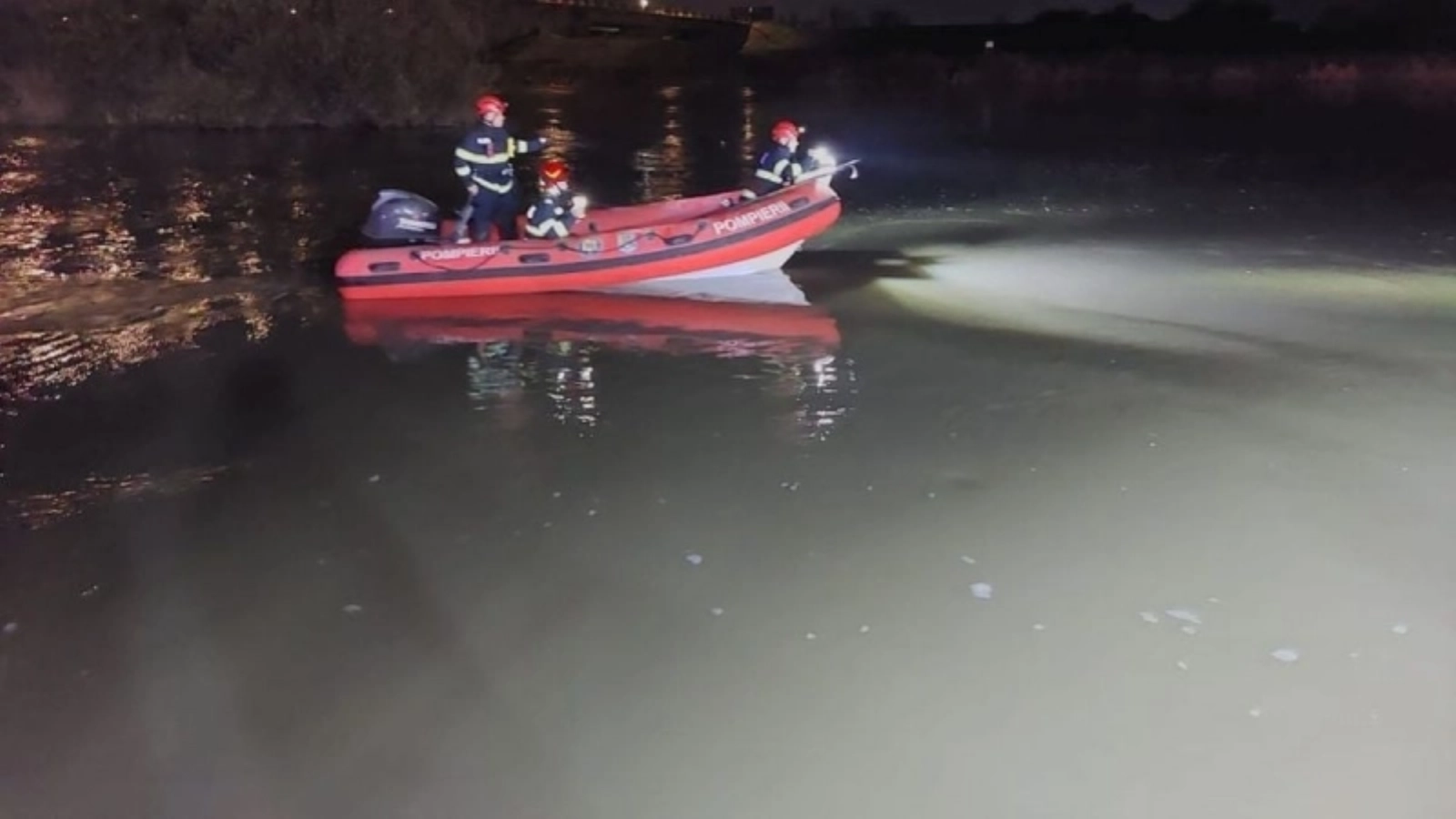 Bărbat, înghițit de apele unui lac din Prahova