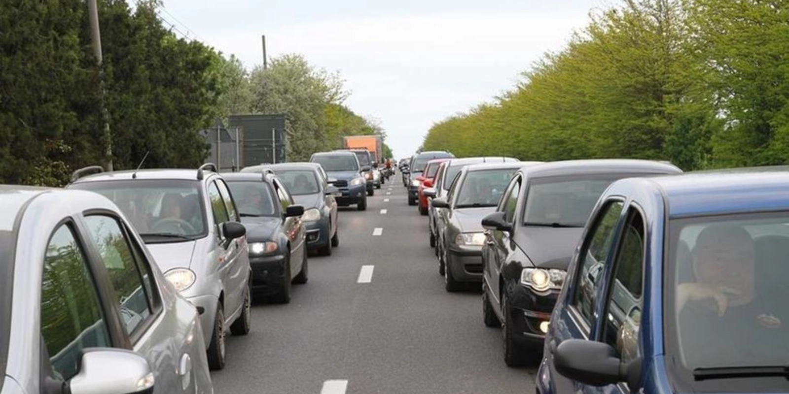 Aglomerație pe drumuri după Paște: Poliția recomandă rute ocolitoare șoferilor