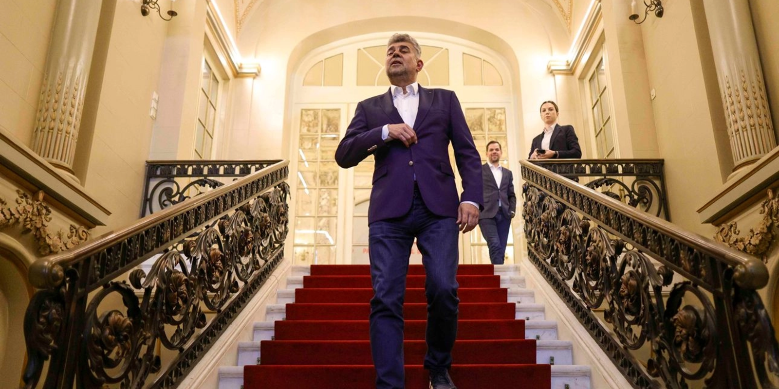 Ciolacu, „microbistul” cu îndemn de demisie pentru Bolojan, ca în fotbal