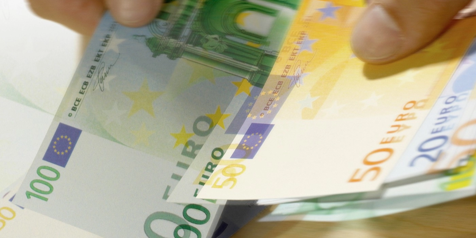 Bancnota-fantomă a EUROPEI: Ce fac cetățenii cu banii scoși din circulație