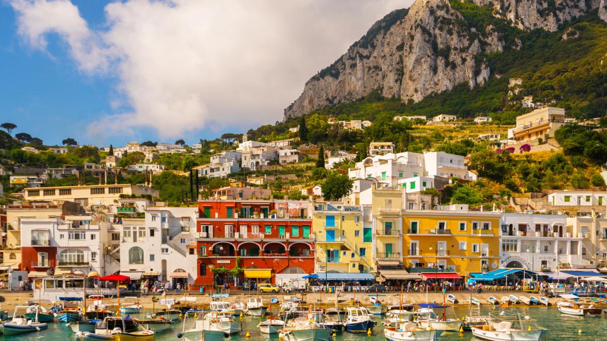 Capri, asaltată de turiști: Noile reguli care schimbă vacanța