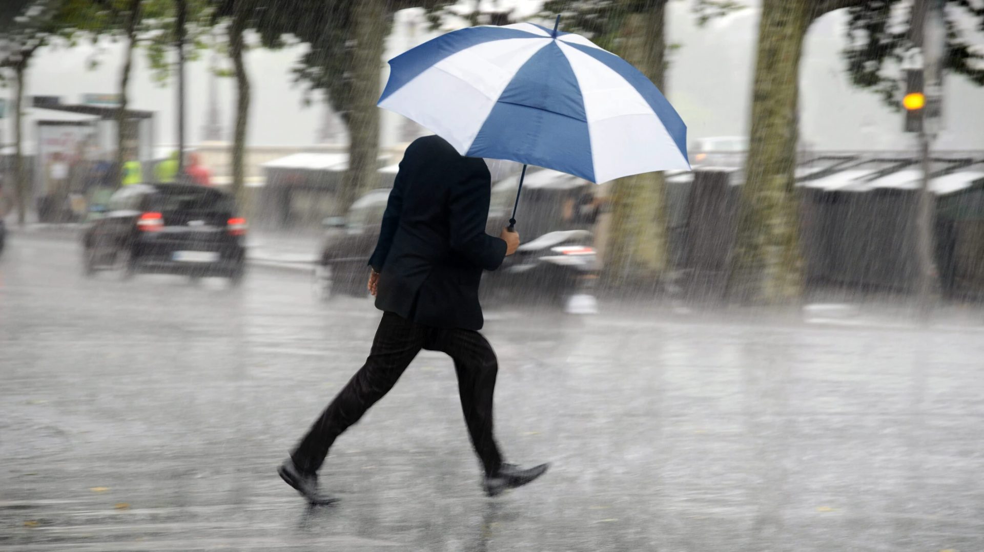 Un val de aer rece lovește România: Scădere bruscă de temperatură și fenomene de iarnă anuntate de ANM Vremea se schimbă radical în România, începând de joi, odată cu instalarea unui val de aer rece care va aduce temperaturi în scădere accentuată și fenomene specifice iernii, a anunțat Șefa Administrației Naționale de Meteorologie (ANM), ELENA MATEESCU