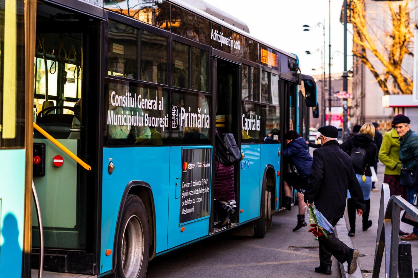 Cât costă transportul public pentru angajații din București: Ghidul prețurilor Pentru mulți bucureșteni, transportul public este o necesitate zilnică