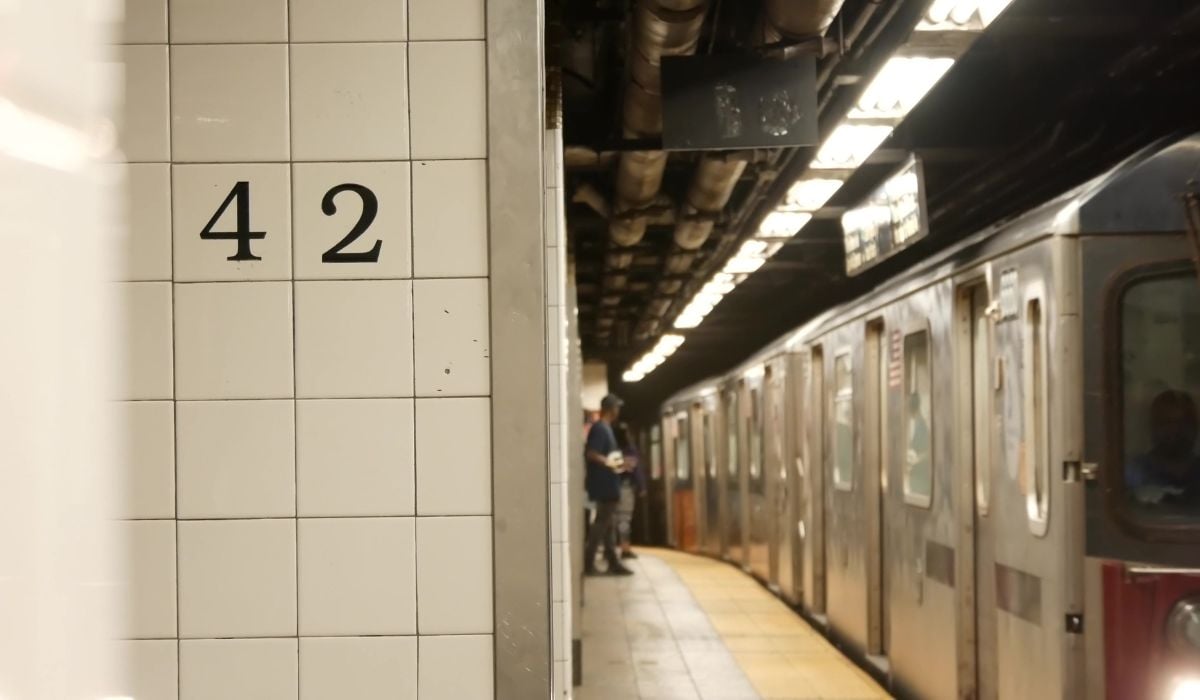 Atac sângeros: Trei victime înjunghiate, agresorul neutralizat