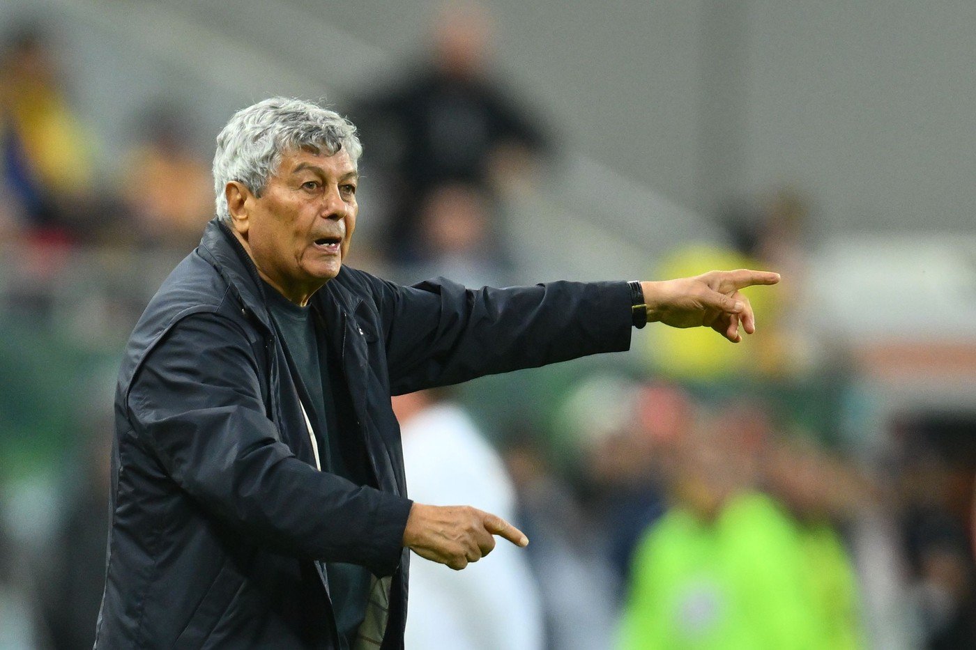 Lumea fotbalului românesc este în doliu: Mircea Lucescu a încetat din viață la vârsta de 80 de ani Unul dintre cei mai mari antrenori și jucători de fotbal din România, Mircea Lucescu, a murit