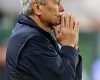 Mircea Lucescu, fostul selecționer, a suferit un infarct și se află în stare gravă București, vineri – Mircea Lucescu, legenda fotbalului românesc, a suferit un infarct în această dimineață și a fost internat de urgență