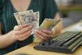 Salariul net din România, în scădere reală cu 5% în februarie
