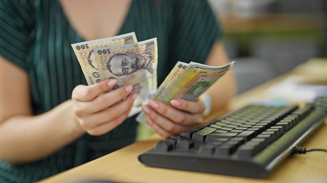 Salariul net din România, în scădere reală cu 5% în februarie
