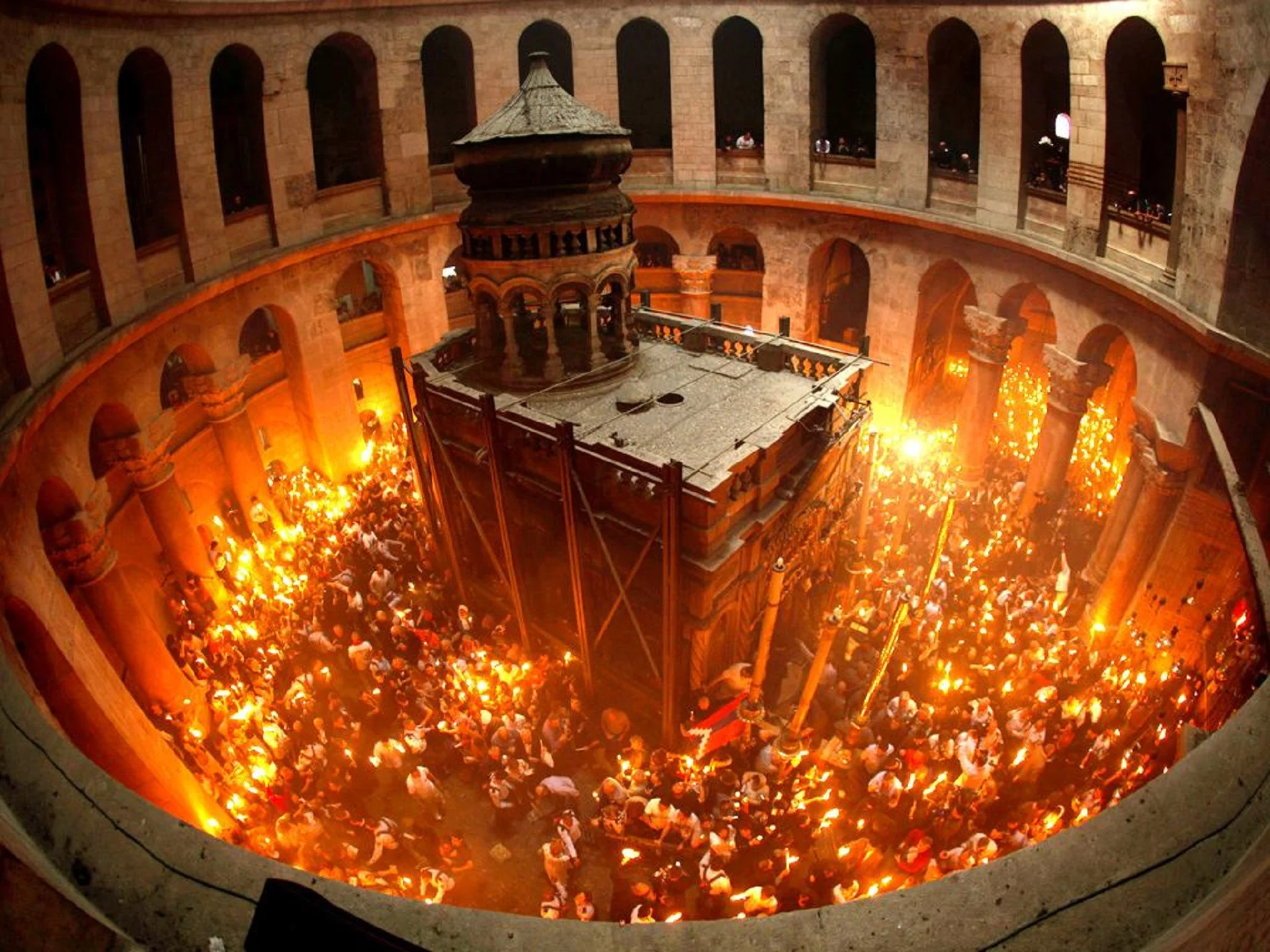 O Călătorie Unică Spre Lumina Învierii: Experiențe Memorabile