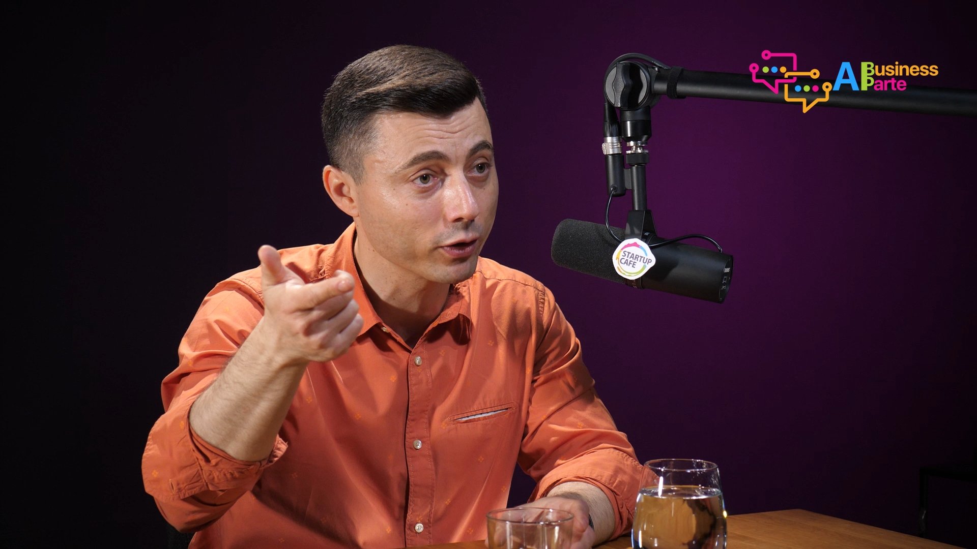 Multe companii de miliarde de dolari nu reușesc să transforme datele în informații utile, susține Cristi Movilă, fondatorul OptiComm.AI