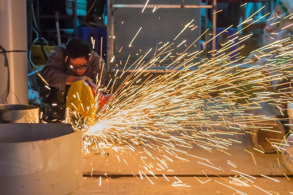 Românii muncesc mult, câștigă puțin: 13,6 euro/oră. Doar Bulgaria stă mai prost
