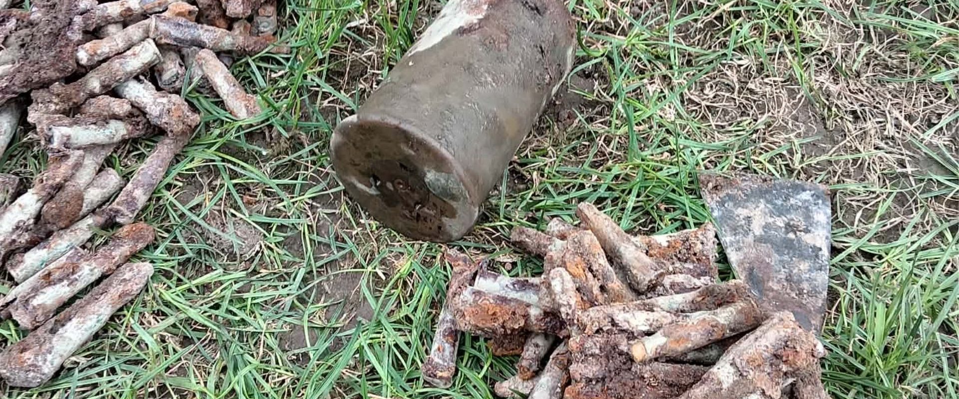 Localnic din Harghita, speriat de-o descoperire: Muniție veche în curte! Ce e de făcut?