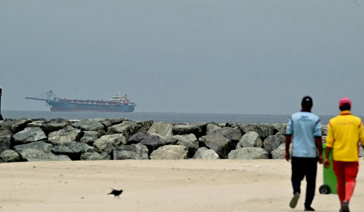 Iranul oprește exporturile de petrochimice. Ziua 48 de război