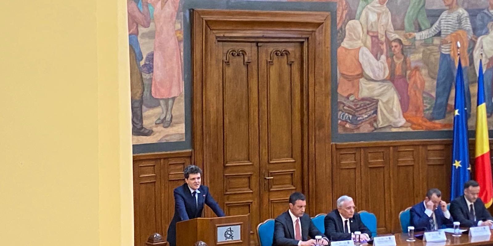 Nicușor Dan: „Trăim un război informațional” la Forumul Educației Financiare